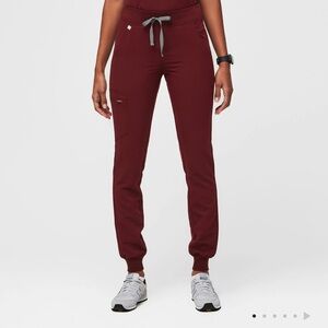 Figs Zamora Jogger Scrub Pants Size Medium Petite Burgundy